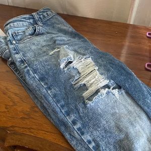 Ripped mom jeans. Tru Craft